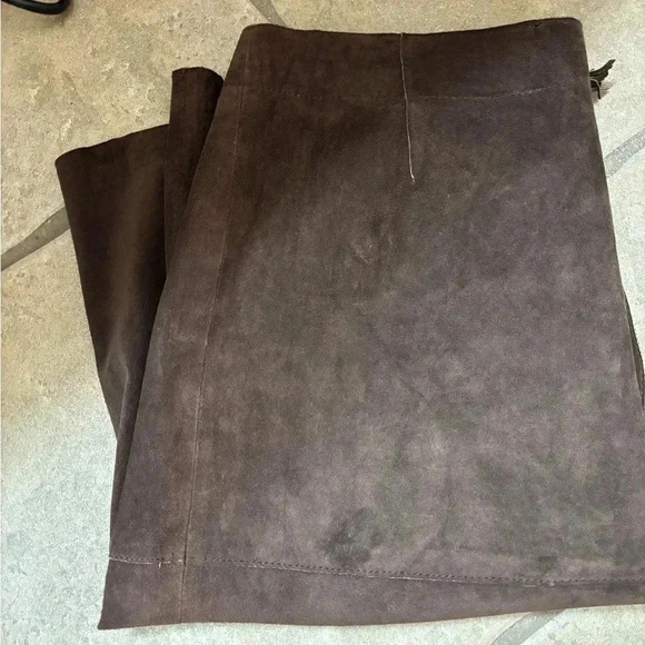 Vintage Isaac Mizrahi suede a line skirt in size 8. Timeless. - Picture 5 of 5